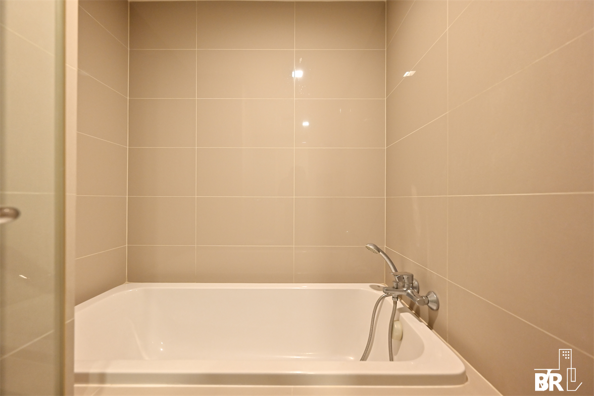 picture Ready-to-move-in Condo, Central City Location Maestro 39 - 4/10
