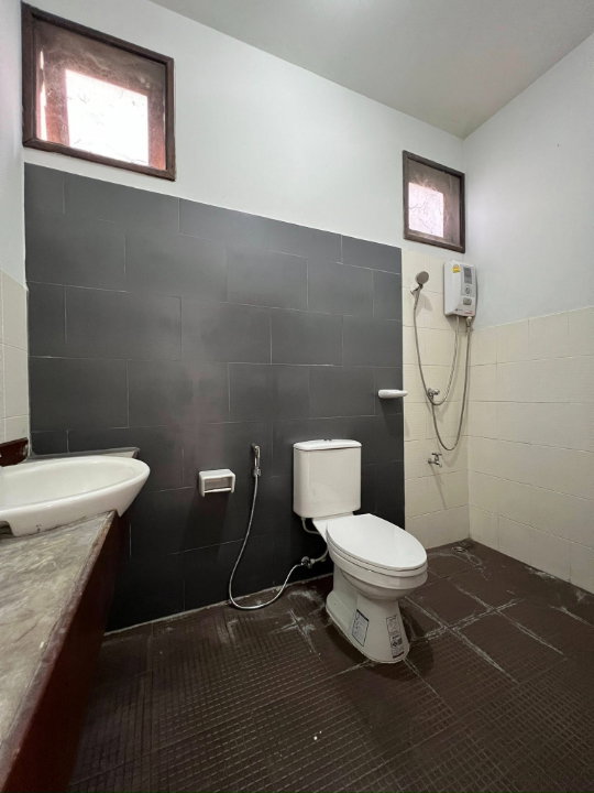 รูป ให้เช่า บ้านนอกโครงการ ใกล้ตลาดศิริวัฒนา (กาดธานินทร์) เหมาะทำธุรกิจ หรืออยู่อาศัยแบบครอบครัวใหญ่ น่าอยู่ ทำเลดี -RW007897 - รูปที่ 8/18