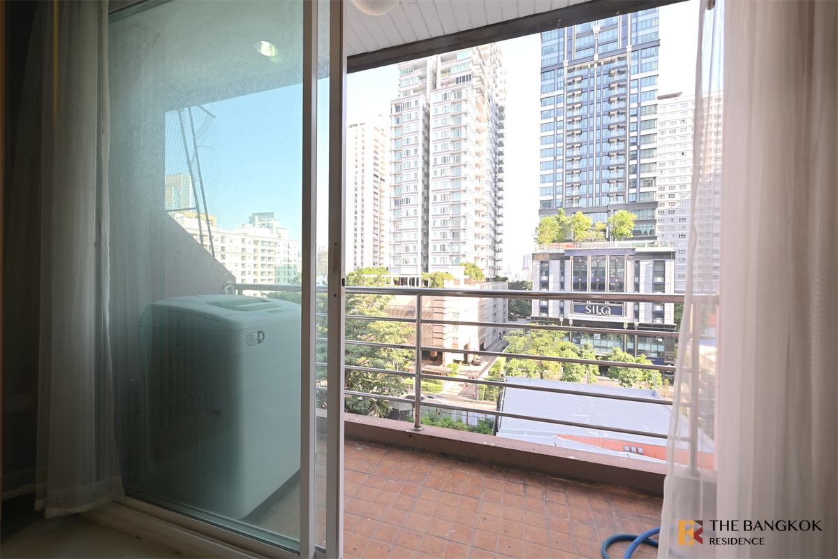 picture Serene Place near BTS Phrom Phong Easy Travel, Fully Utilized Space - 3/10