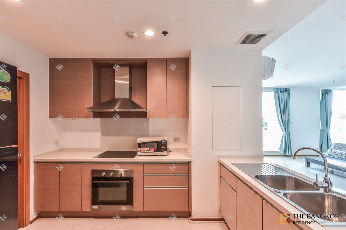 picture The Empire Place Luxury Condo at Special Price - 7/10