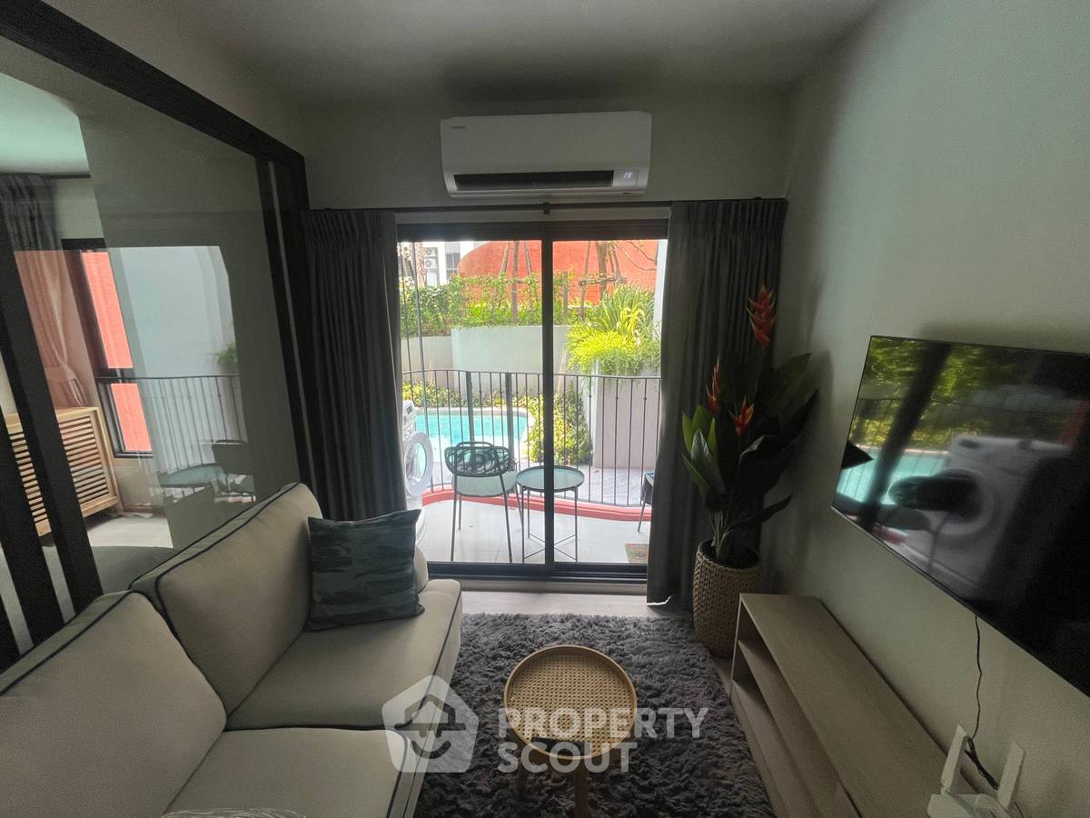 picture 1-BR Corner Unit with Pool Access (ID 2817512) - 1/8