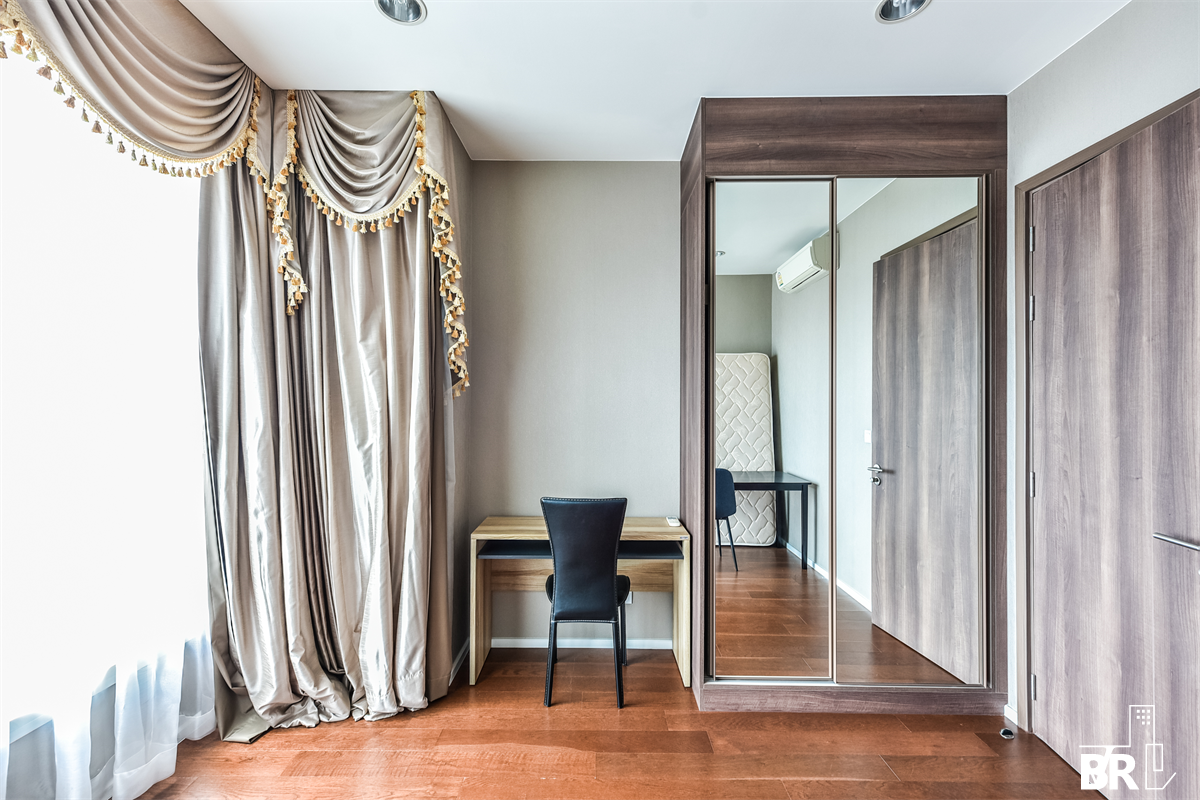 picture Move-in Ready, Just Bring Your Stuff Menam Residences - 3/10