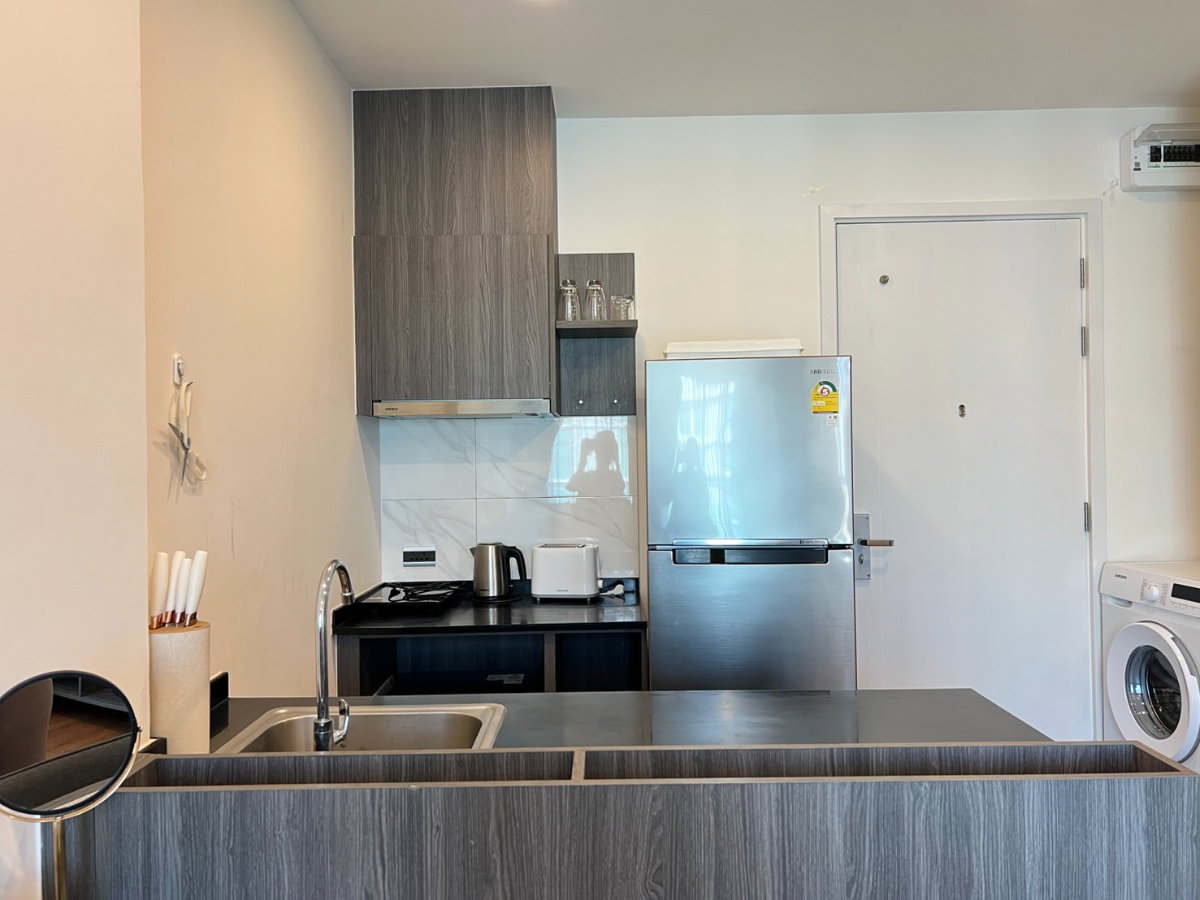 picture Space Central condo – great location, for rent! - 6/8