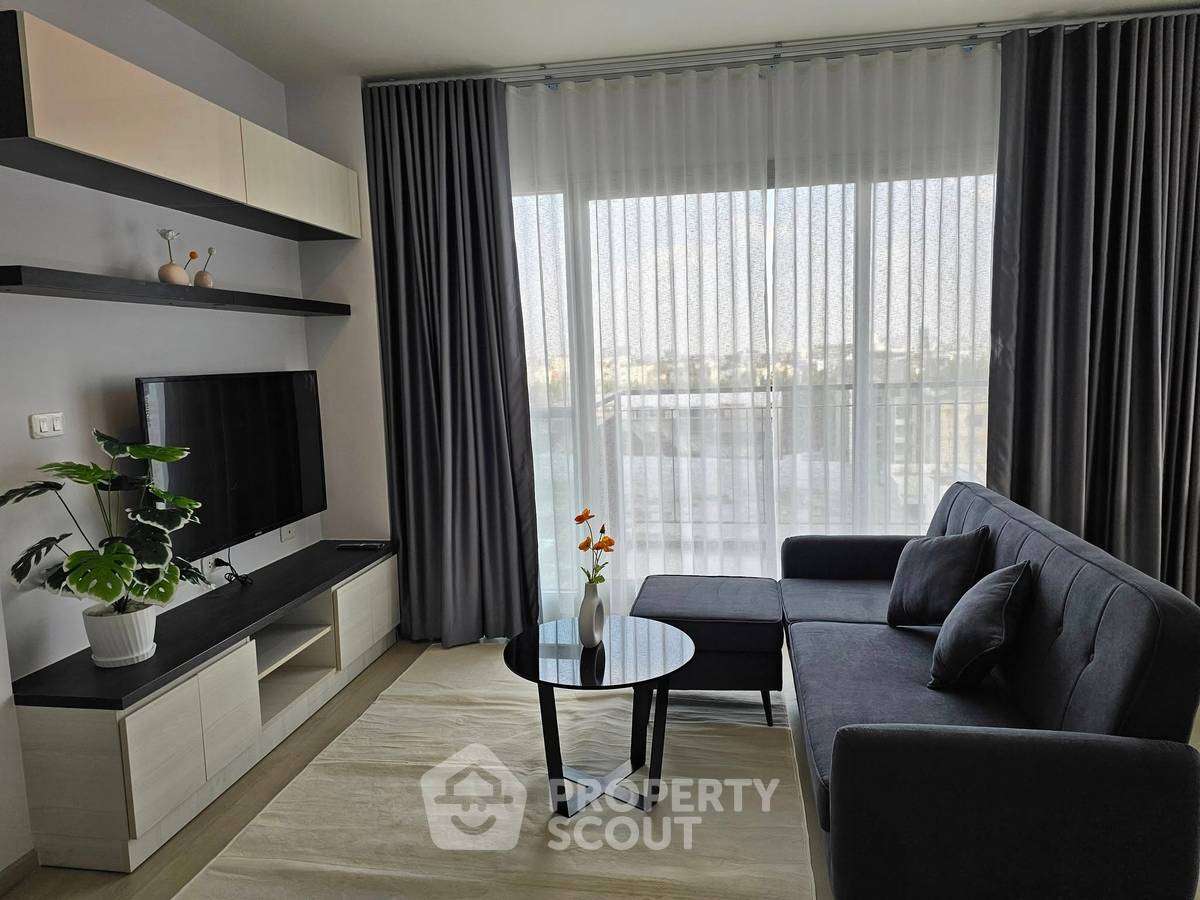 picture 2-BR Condo 65 Sqm, Life Ratchadapisek, 400m to MRT Huai Khwang (ID 1987193) - 2/9