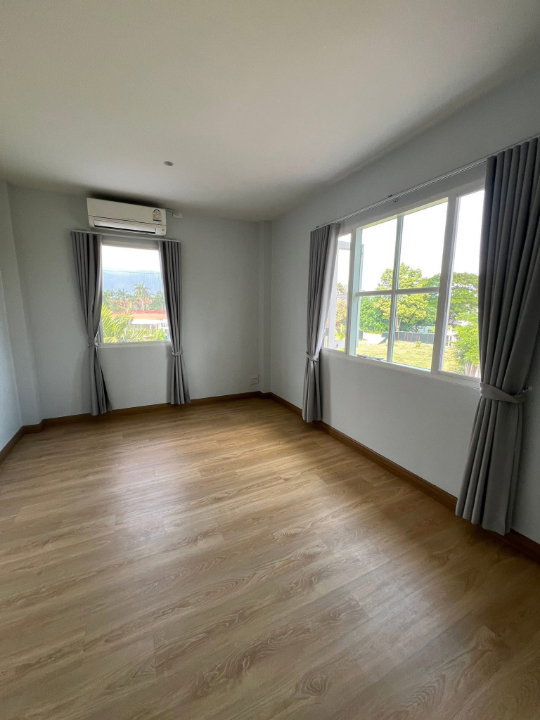 รูป ให้เช่าบ้านหรู ลัดดารมย์ สันผีเสื้อ ใจกลางเมืองเชียงใหม่ เดินทางสะดวก มีส่วนกลางสระว่ายน้ำ พร้อมเข้าอยู่-RW007898 - รูปที่ 9/13