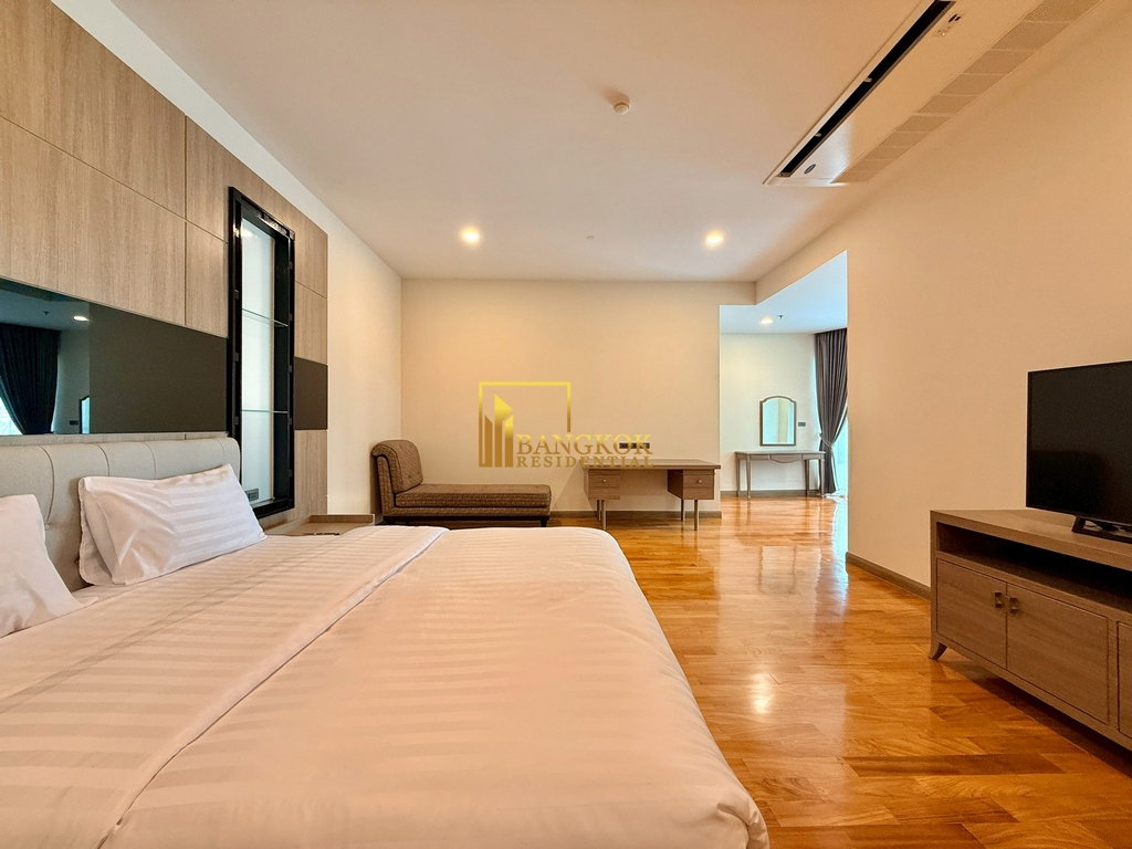 รูป Expansive 4 Bedroom Penthouse Apartment in Vibrant Area - BR20058AP - รูปที่ 33/65