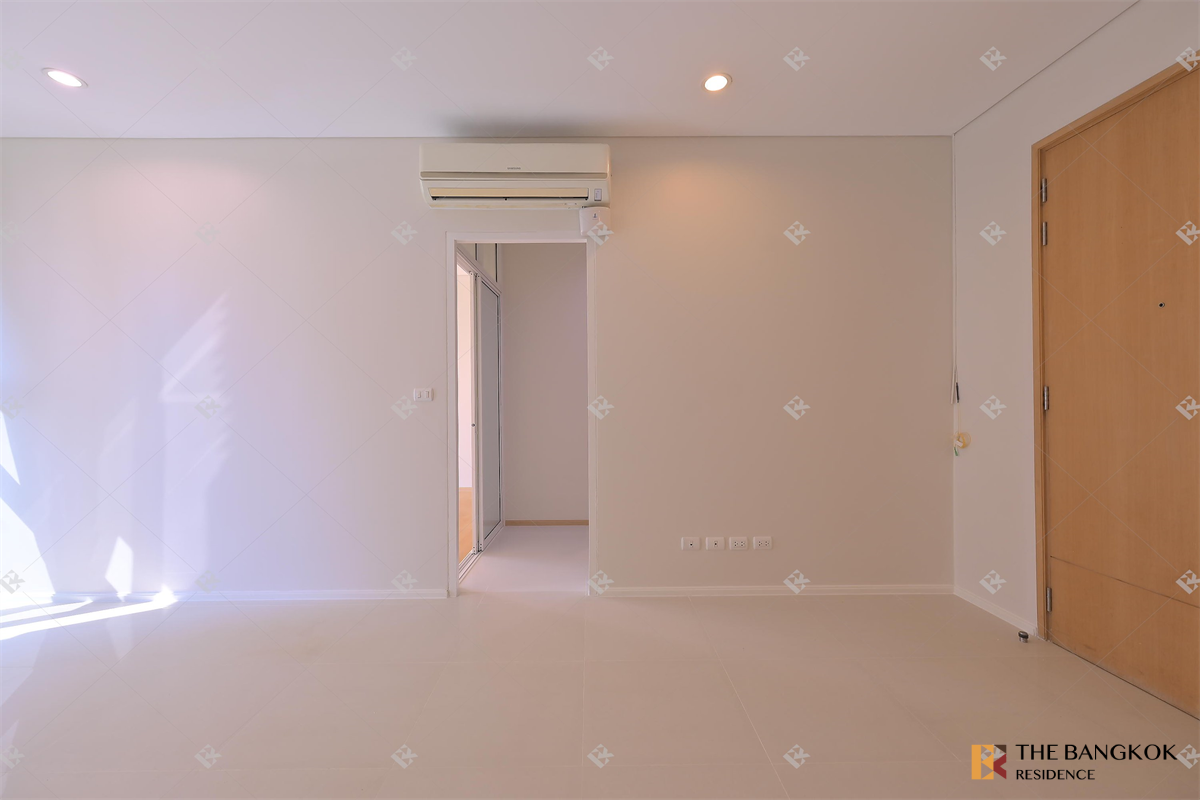 picture Villa Asoke Surrounded by Facilities near MRT Phetchaburi Station - 1/10