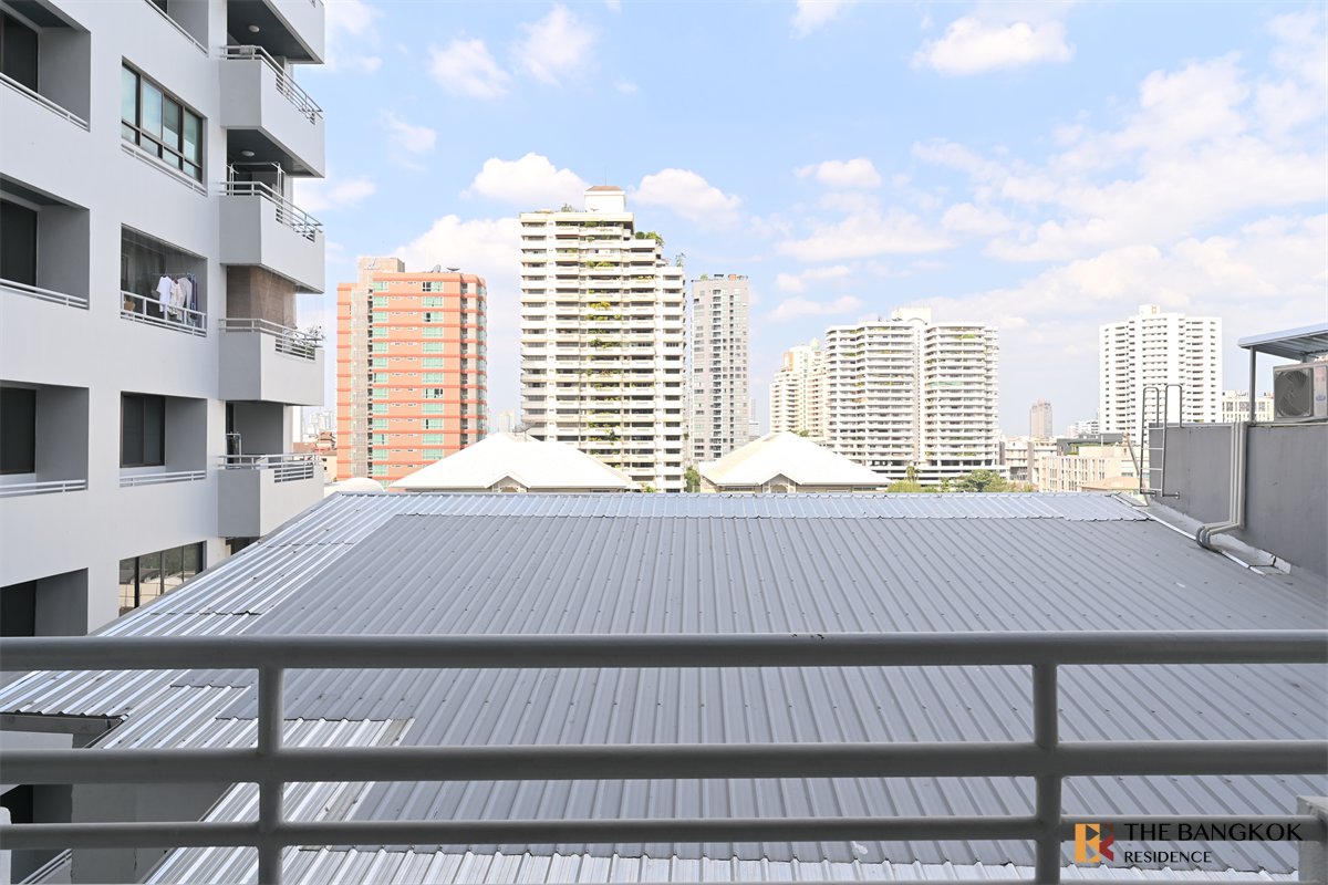 picture Acadamia Grand Tower near BTS Phrom Phong Special price, hurry before it’s gone - 6/10