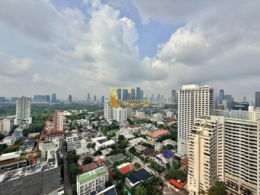 รูป Expansive 4 Bedroom Penthouse Apartment in Vibrant Area - BR20058AP - รูปที่ 25/65