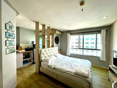 Condos for sale : Condo for Sale Studio Lumpini Seaview Jomtien Building D  Pool View