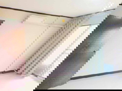 รูป ขายหมู่บ้านธนกาญจน์ รัตนาธิเบศร์  ทาวน์โฮม 3 ชั้น ติดถนนใหญ่ ใกล้รถไฟฟ้าเพียง 50 เมตร เหมาะอยู่อาศัยเอง  - รูปที่ 6/7