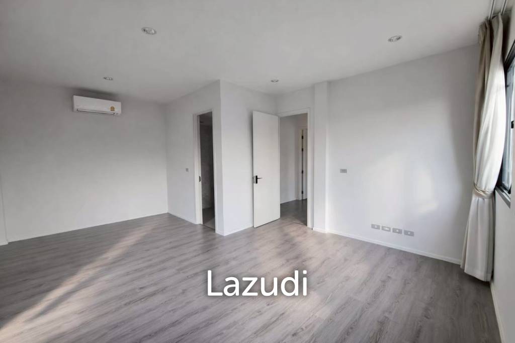 รูป 245.0 ตร.ม.  4 ห้องนอน  4 ห้องน้ำ ทาวน์เฮาส์สำหรับ ขายใน ดอกไม้ - รูปที่ 12/16