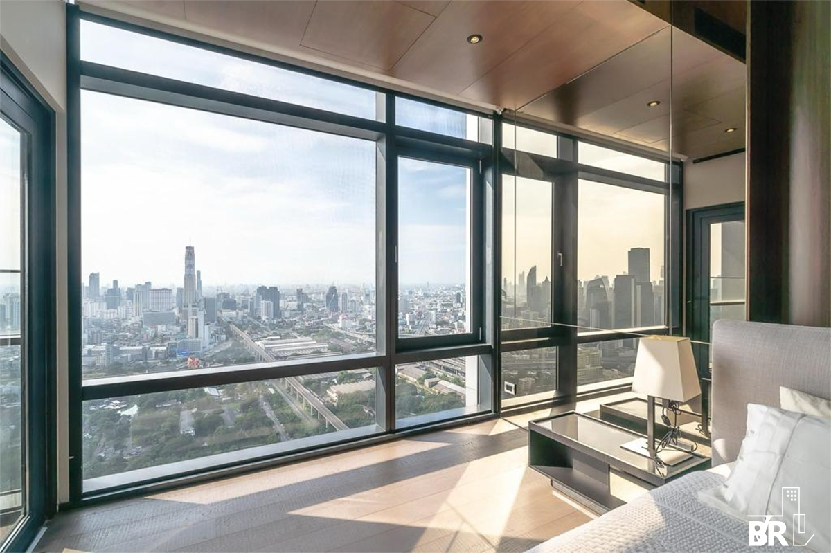 picture Circle Living Prototype Luxuriously Elevated Unit - 3/9