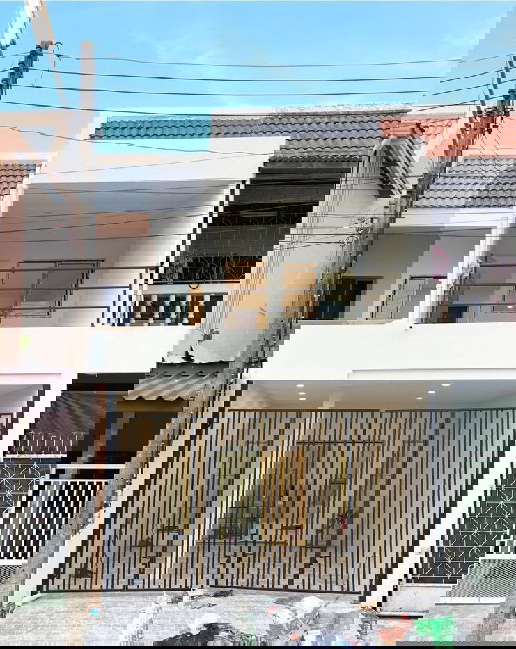 รูป เปิดจอง บ้านใหม่ ใกล้บิ๊กซี Extra คลองเตย 2 ห้องนอน 2 ห้องน้ำ  ขนาดพื้นที่ 20.7 ตร.วา ขาย 2.39 ล้านบาท - รูปที่ 1/7