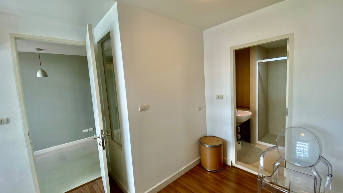 รูป ✨ขายด่วน! The Clover ทองหล่อ 18 | โลว์ไรส์สไตล์รีสอร์ท ใจกลางย่านไลฟ์สไตล์สุดชิค✨ ขนาด 1 ห้องนอน ระเบียงหันทิศเหนือ อยู่สบาย ไม่ร้อน - รูปที่ 11/29