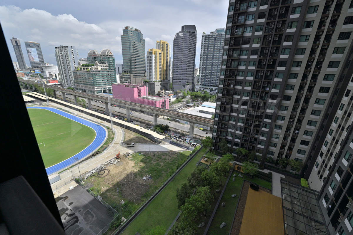 picture Life Asoke near MRT Phetchaburi Station Comfortable and Ready to Move-in - 2/10