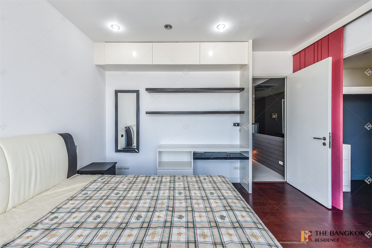 picture Convenient Travel, Great Value per Square Meter Manhattan Chidlom - 1/10