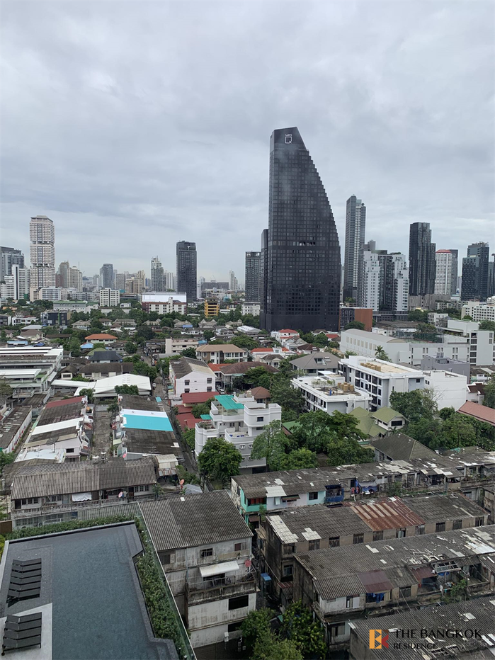 picture Oka Haus Sukhumvit 36 Book quickly before the room is gone!! - 7/9
