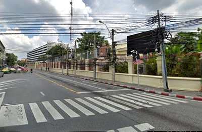 Land for sale Vajiravudh College : Land for Sale in Phra Nakhon – Rare Plot near Democracy Monument