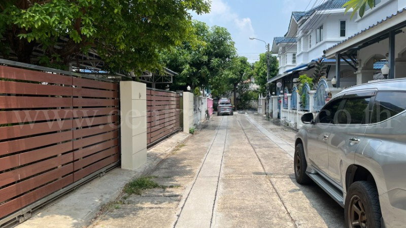 รูป บ้านเดี่ยว แกรนด์โฮม พหลโยธิน 48 พร้อมเรือนรับรอง สภาพดี หลังมุม - รูปที่ 2/36