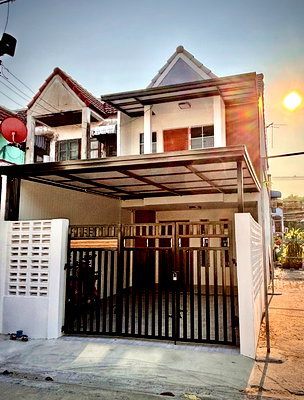 ทาวน์โฮม เขตสายไหม : บ้านสวย หลังริม   หมู่บ้าน ระเบียงทอง 3  ถนนเทพรักษ์  สายไหม  ใกล้ บิ๊กซี สะพานใหม่