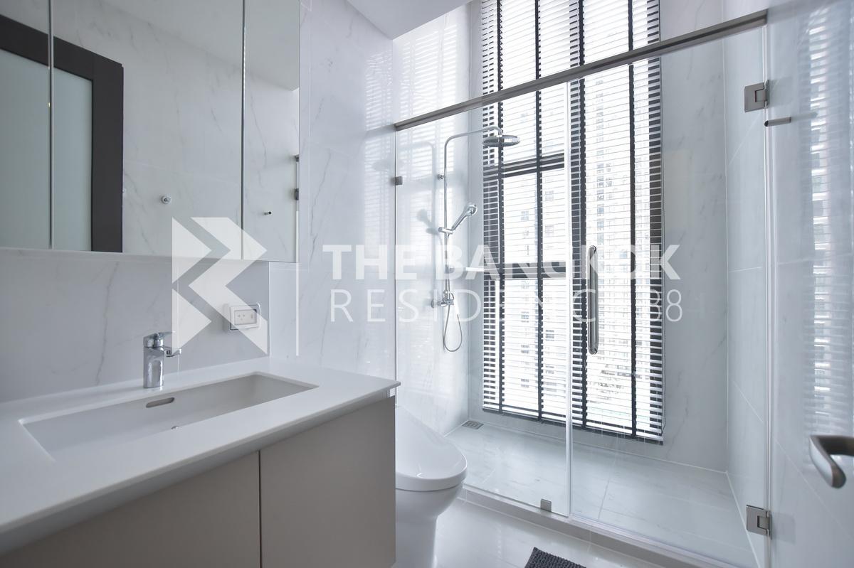 picture Convenient Travel, Great Value per Square Meter Chewathai Residence Asoke - 1/10