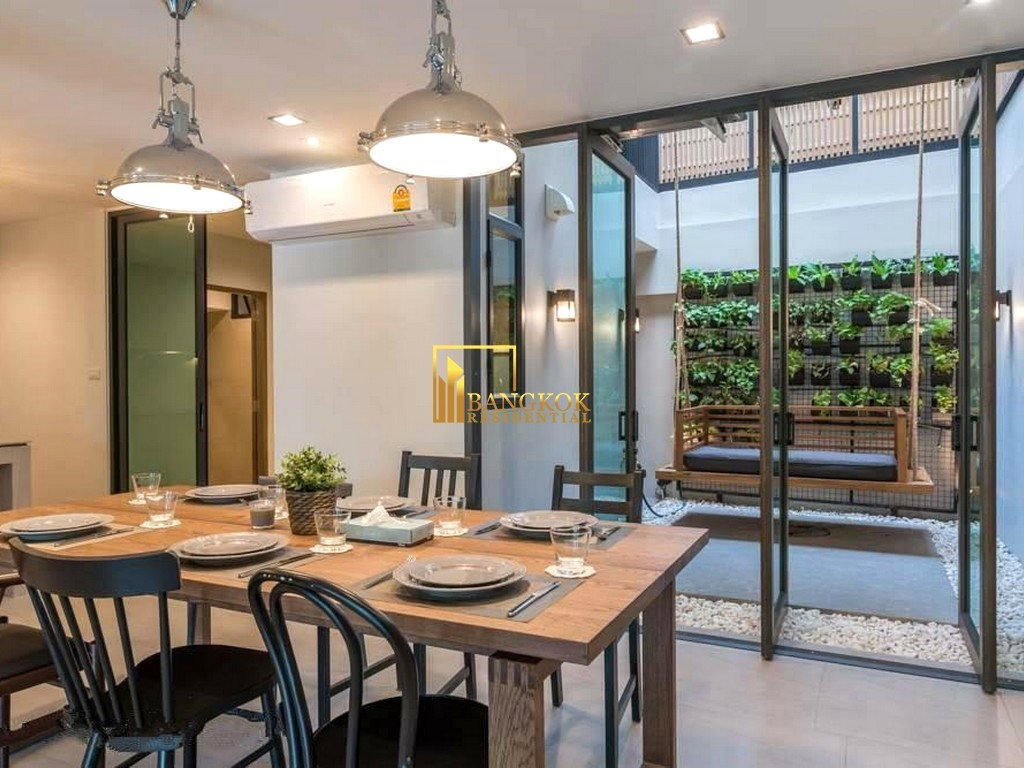 รูป Beautifully Renovated 3 Bed Townhouse For Rent in Ekkamai - BR8807TH - รูปที่ 3/15