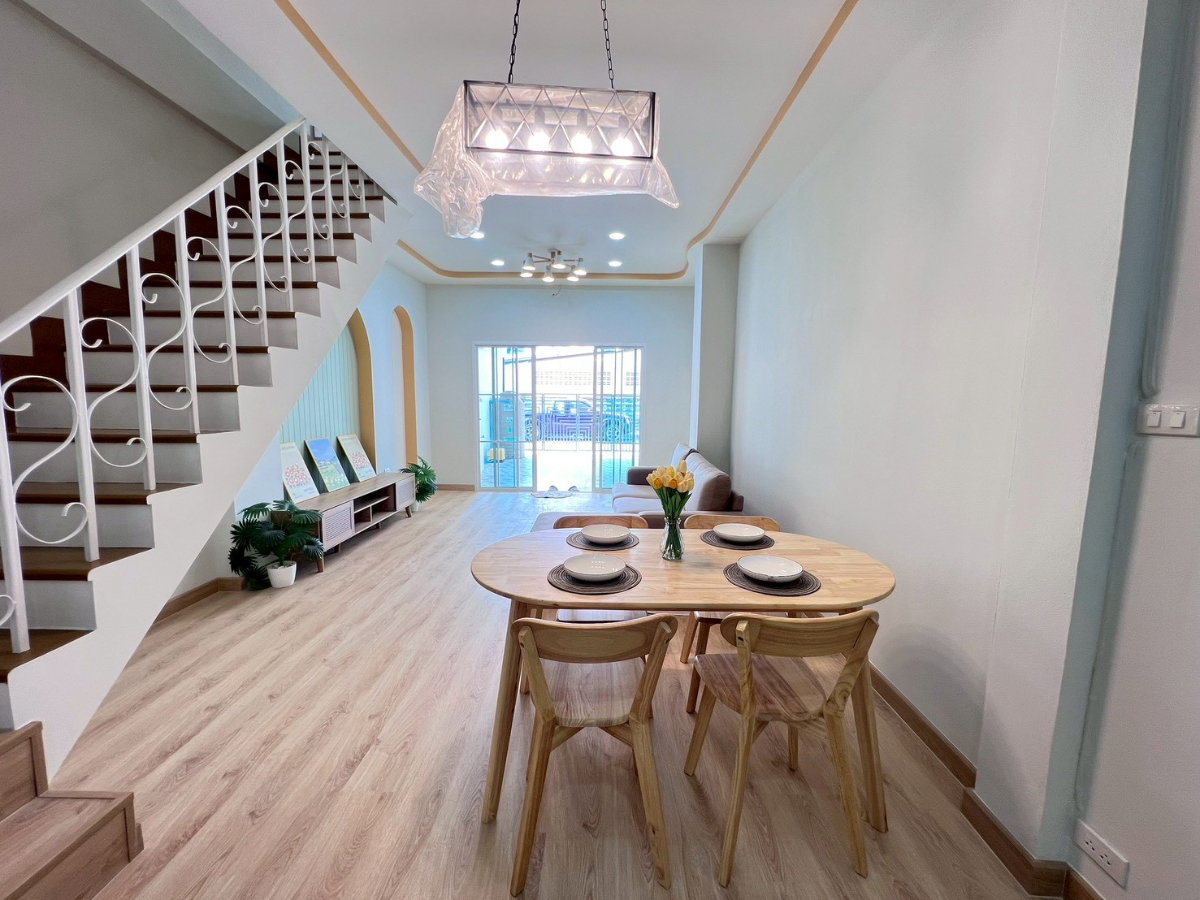 รูป ทาวน์เฮ้าส์ 2 ชั้น คู้บอน27 แยก 35 หมู่บ้านรามอินทรา71 รีโนเวทใหม่ ทำเลดี เฟอร์นิเจอร์พร้อมเข้าอยู่ ใกล้รถไฟฟ้า - รูปที่ 7/15