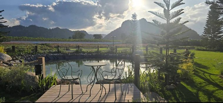 hotel and wellness English cottage -style resort in a prime location. Suitable for a premium  or private residence.