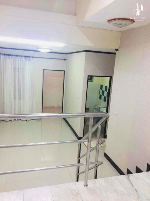 รูป ขายหมู่บ้านธนกาญจน์ รัตนาธิเบศร์  ทาวน์โฮม 3 ชั้น ติดถนนใหญ่ ใกล้รถไฟฟ้าเพียง 50 เมตร เหมาะอยู่อาศัยเอง  - รูปที่ 5/7