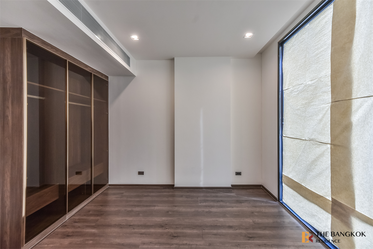 picture Comfortable and Ready to Move-in Nares Private Residences near MRT Sam Yan Station - 1/10