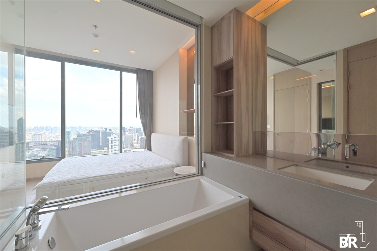 picture The Esse Asoke  Cool Condo, Central City Location - 5/10