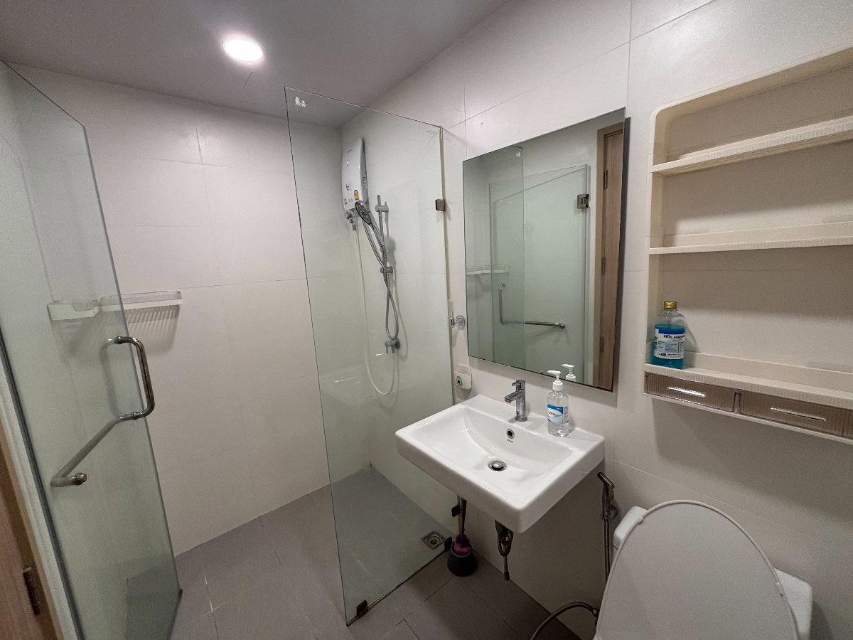 รูป ราคาดีมาก! คอนโด 2 ห้องนอน พระราม 9 ห้องใหญ่ 42 ตร.ม.“ใกล้รถไฟฟ้าสายสีเหลือง และ Airport Link เดินทางเข้าเมืองสะดวก” - รูปที่ 13/13