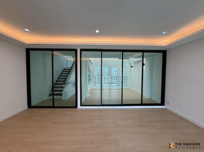 4-bed townhouse for sale, 103.6 sqm, 25.9 sq wah, Phra Khanong