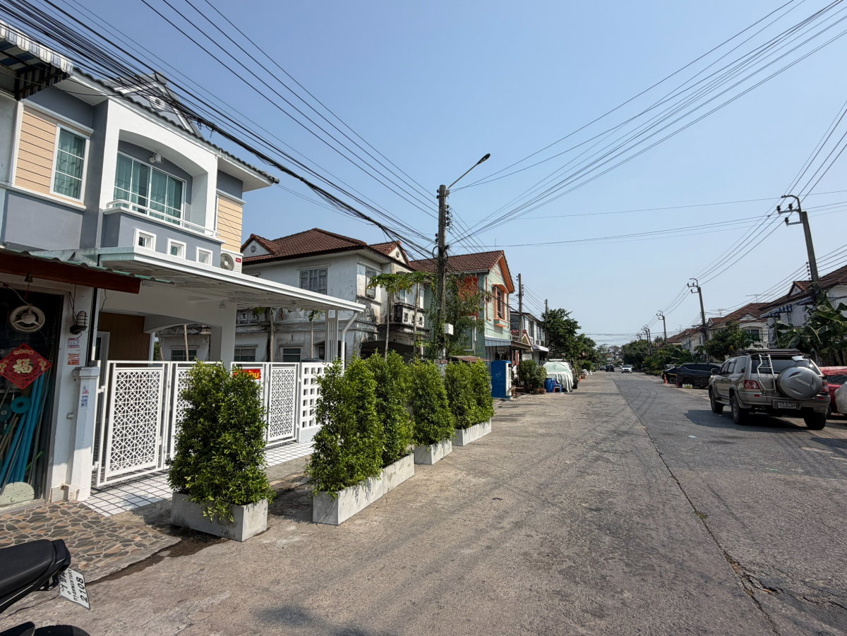 รูป ลดพิเศษ..บ้านทำเลดี ถนนเมน ค้าขายได้ รีโนเวทใหม่ หมู่บ้าน เคซี.รามอินทรา2 หทัยราษฎร์39 คลองสาม เฟอร์นิเจอร์จัดเต็ม สวยงาม กว้างราคาถูก เพิ่มแอร์  - รูปที่ 4/33