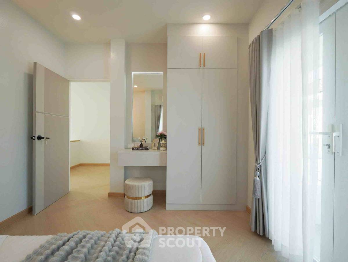 รูป คอนโด 3-ห้องนอน ที่ บ้านสวนลลนา-สวนหลวง ใน ดอกไม้ (ID 2823086) - รูปที่ 27/33