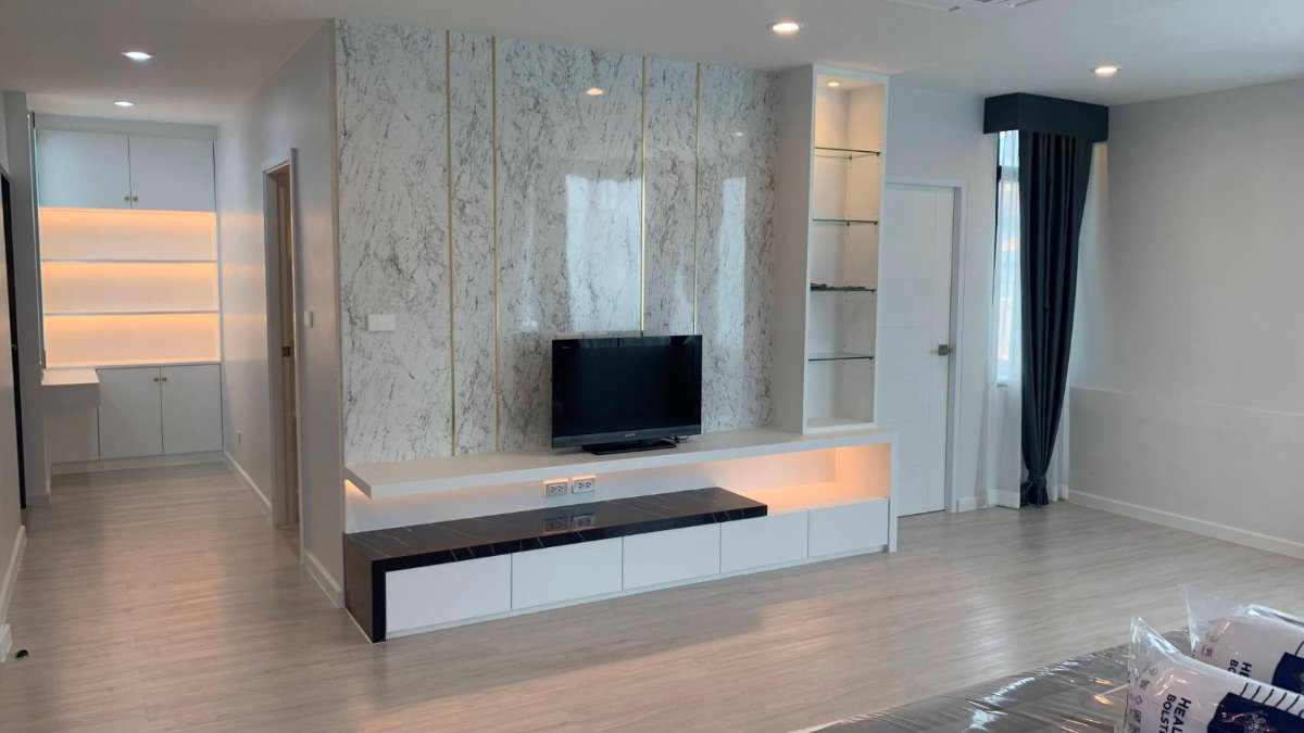 รูป ให้เช่าบ้านเดี่ยว 2 ชั้น 5 ห้องนอน ซอยรัชดา 36 โชคชัย 4 ตกแต่งสไตล์Modern - รูปที่ 14/16