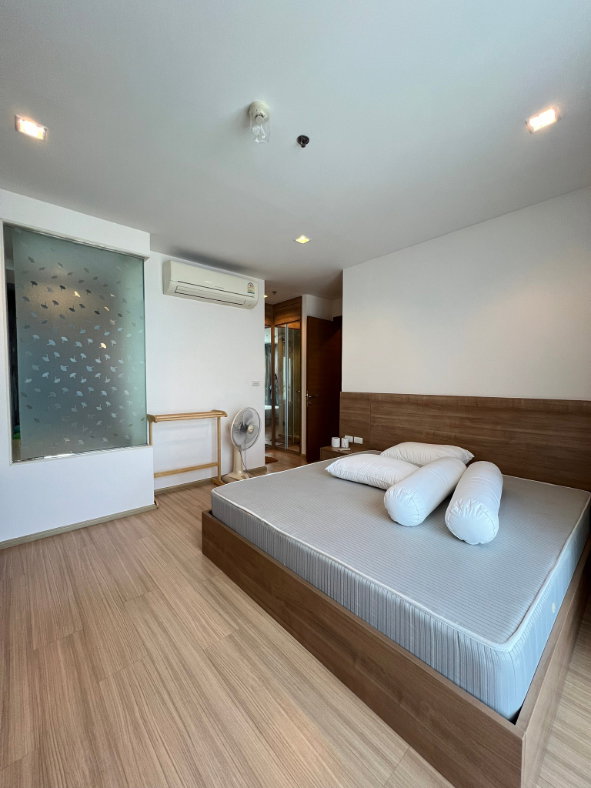 picture Rhythm Huaikwang - Ratchada  large room, next to Huai Khwang MRT - 4/12