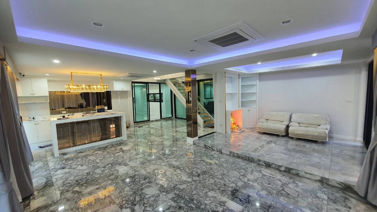 รูป ให้เช่าบ้านเดี่ยว 2 ชั้น 5 ห้องนอน ซอยรัชดา 36 โชคชัย 4 ตกแต่งสไตล์Modern - รูปที่ 3/16
