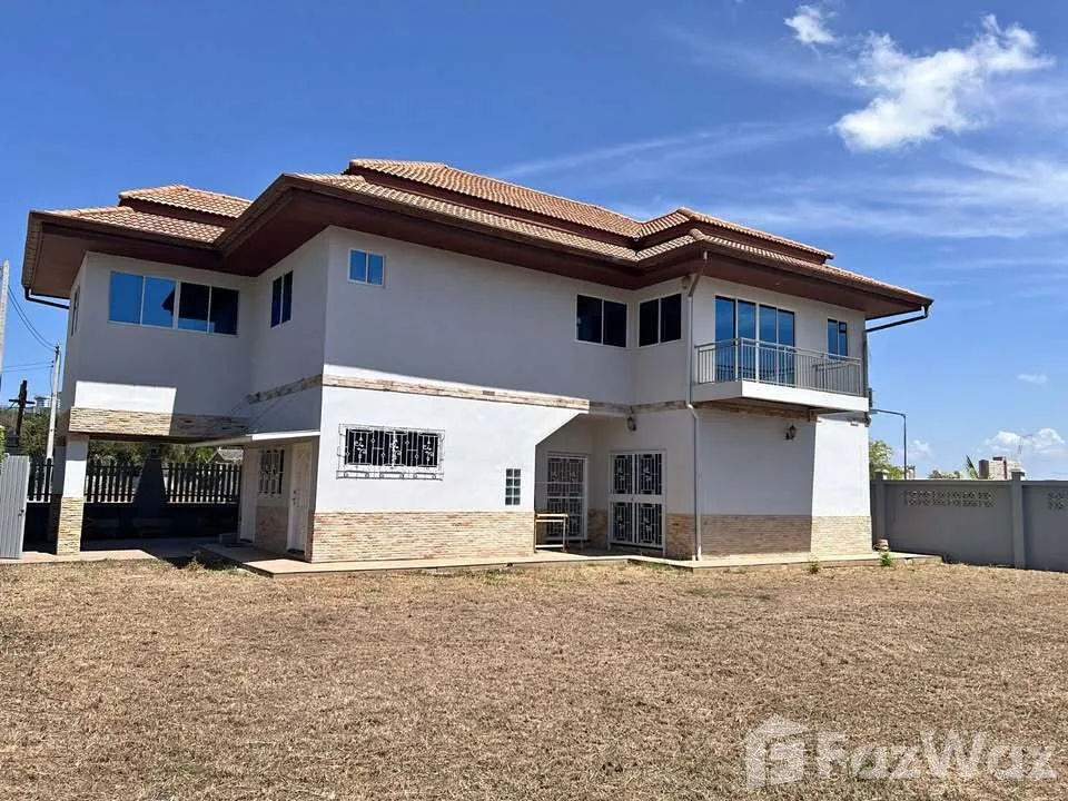 picture 7 bedrooms and 5 bathrooms within its high-quality construct 6204443 - 1/16