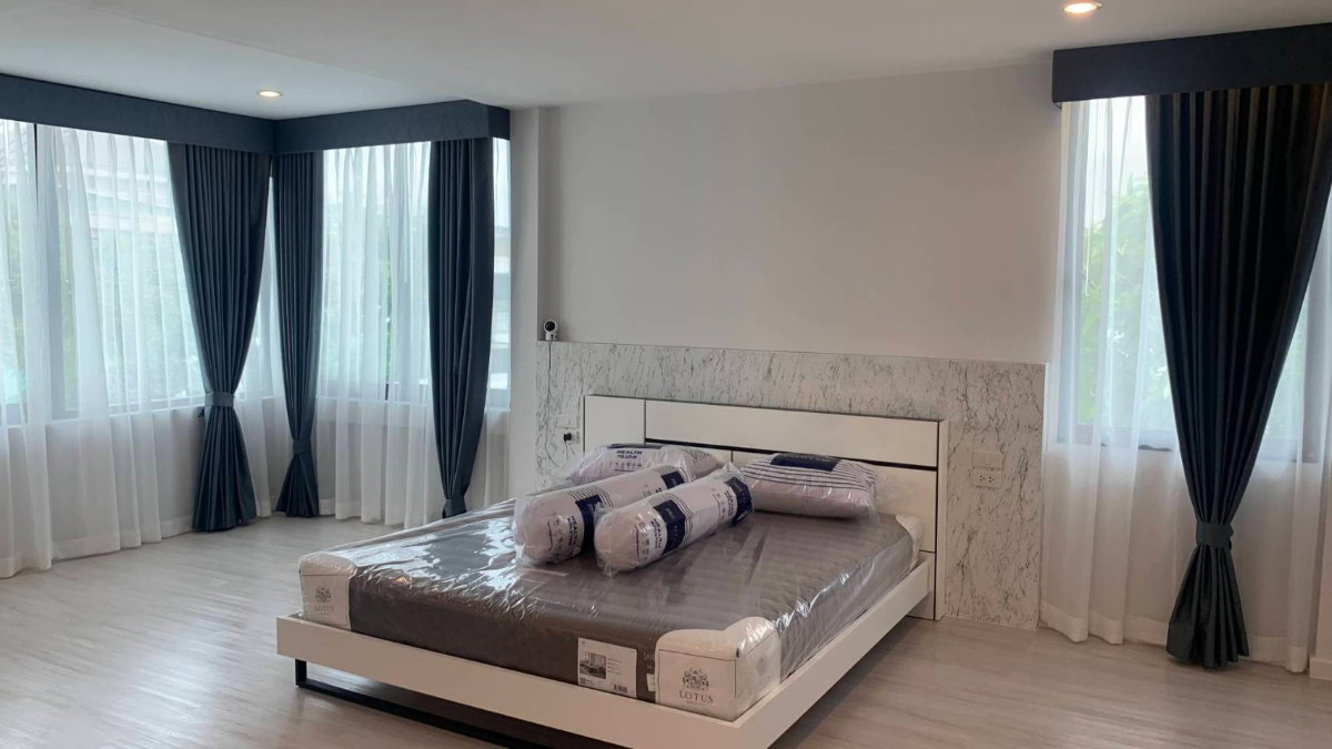 รูป ให้เช่าบ้านเดี่ยว 2 ชั้น 5 ห้องนอน ซอยรัชดา 36 โชคชัย 4 ตกแต่งสไตล์Modern - รูปที่ 13/16