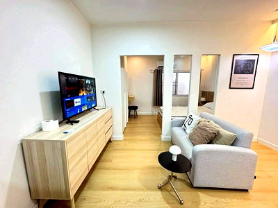 เช่าคอนโด เชียงใหม่ : ✨ศรีอนันต์คอนโด (หลังรพ.เทพปัญญา) (ไม่มีระเบียง แต่มีที่ตากผ้า) 🛋️เฟอร์นิเจอร์และเครื่องใช้ไฟฟ้าครบ  🖍️ 7,000฿/เดือน