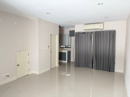 รูปภาพ ให้เช่า Baan Klang Mueng Rama 9 - Ramkhamhaeng | ทาวน์โฮม 3 ชั้น วิวสวน 