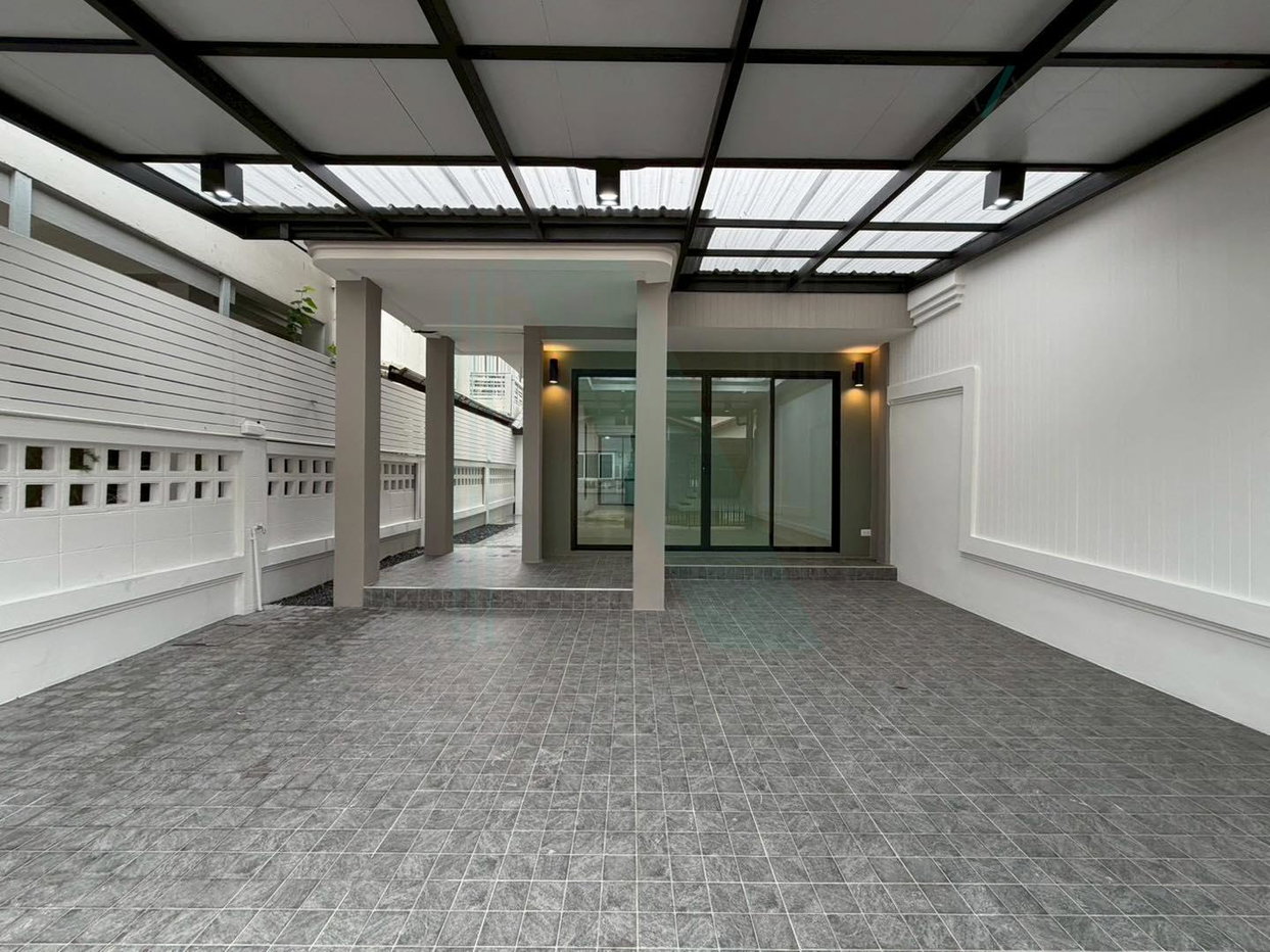 รูป 📌 ขายทาวน์เฮาส์ โครงการ หมู่บ้านสราญรมย์ 2 ชั้น 2 ห้องนอน 2 ห้องน้ำ - รูปที่ 2/8