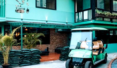 Houses for sale Sukhumvit Road : For sale: 2-storey detached house, Sukhumvit Soi 61, Bangkok.