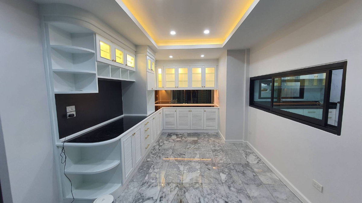 รูป ให้เช่าบ้านเดี่ยว 2 ชั้น 5 ห้องนอน ซอยรัชดา 36 โชคชัย 4 ตกแต่งสไตล์Modern - รูปที่ 8/16