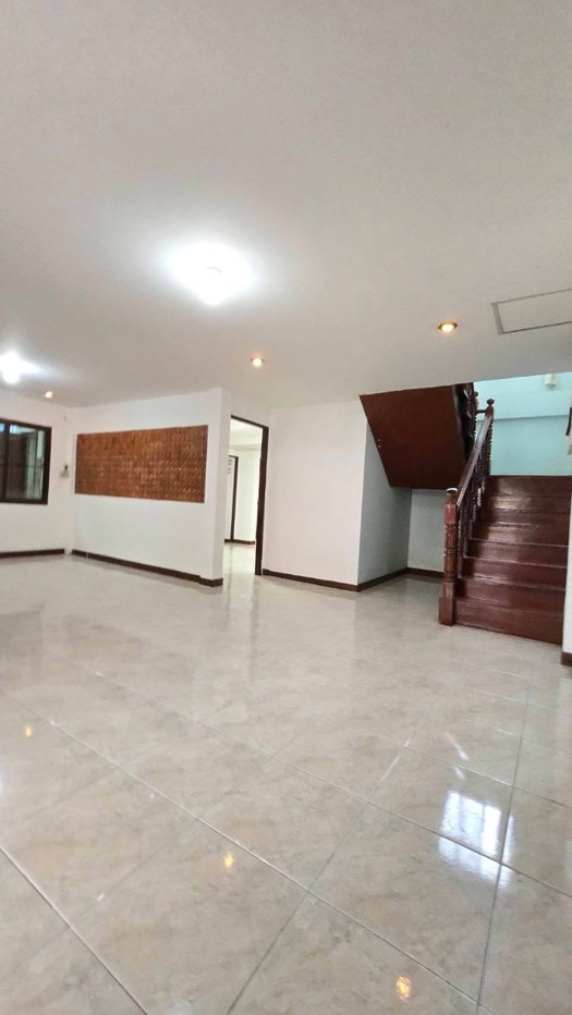 รูป 🏡✨ ให้เช่าบ้านเดี่ยวหลังใหญ่ ทำเล “เสนานิเวศน์ 1 – เกษตรนวมินทร์” 6 ห้องนอน 3 ห้องน้ำ เเหมาะอยู่อาศัย/โฮมออฟฟิศ - รูปที่ 3/9