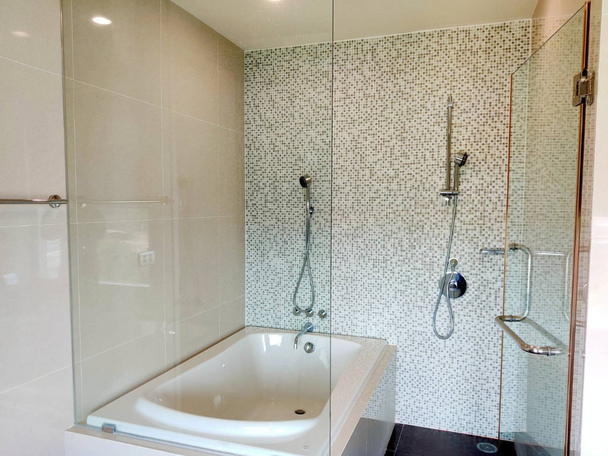 รูป ให้เช่า 2 ห้องนอน ริมทะเล 83 ตร.ม ห้องมุม วิวทะเล สระว่ายน้ำ โครงการโมเวนพิค เรสซิเดนส์ พัทยา - รูปที่ 12/26