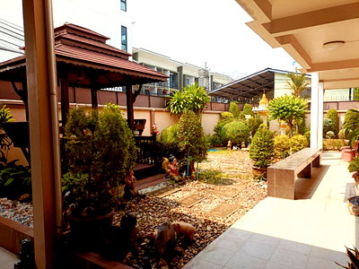 Houses for sale Samitivej Thonburi Hospital : 2-Storey Detached House for Sale in Wutthakat – Near BTS Talat Phlu