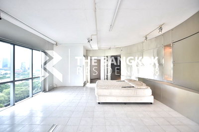 Condos for sale : Crystal Garden Looking for an owner for this special unit